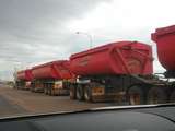 Road Trains mit drei Anh&auml;ngern
