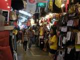 im gr&ouml;ssten Strassenmarkt von Singapore