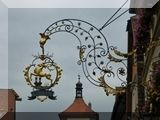 &uuml;berall kunstvolle Schilder