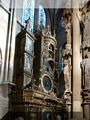 Astronomische Uhr und Engelspfeiler