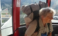 in der Luftseilbahn nach Feldis